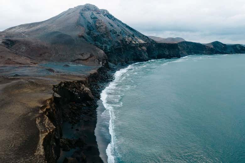 See the black basalt beach at Lake Kleifarvatn